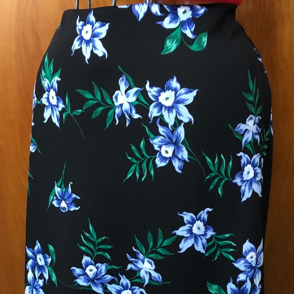 WOMAN'S 20W SKIRT - Picture 2 of 7